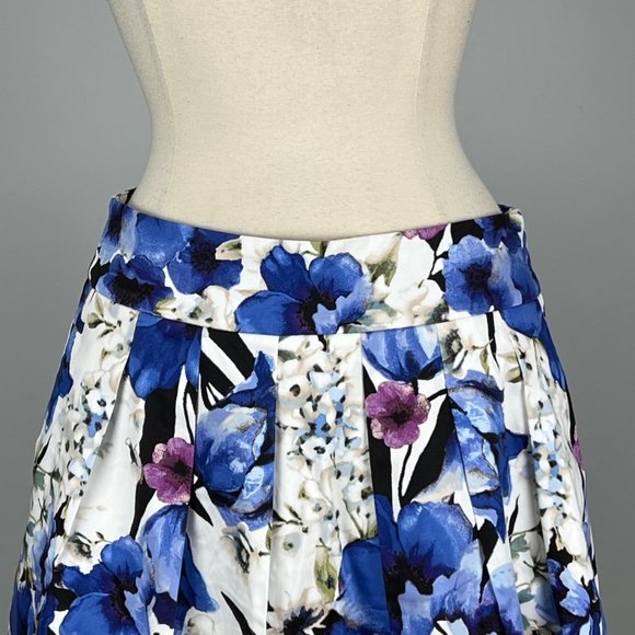 White House Black Market WHBM Blue Floral Pleated Flared Mini Skirt size 6 - Picture 2 of 7